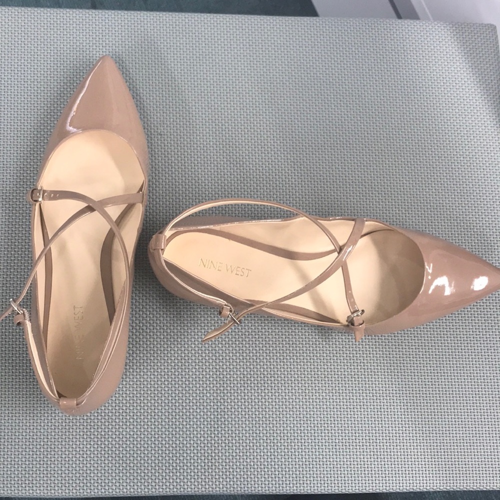 EUC neutral strappy Nine West pointed toe flats